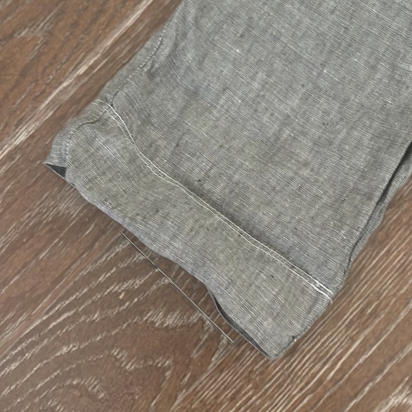 Tommy Bahama 100% linen pants. Cool & flowy. Side slit & back button pockets. - Picture 3 of 7